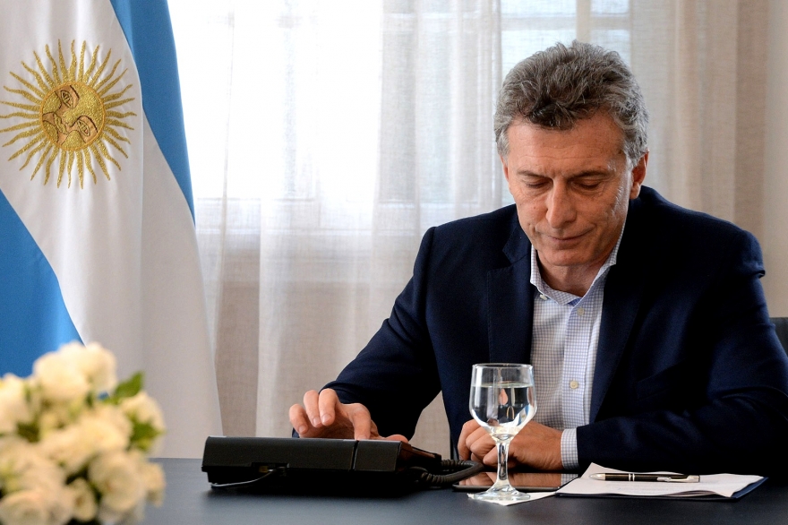 Por teléfono: cómo fue el diálogo entre Macri y Alberto Fernández para “calmar los mercados”