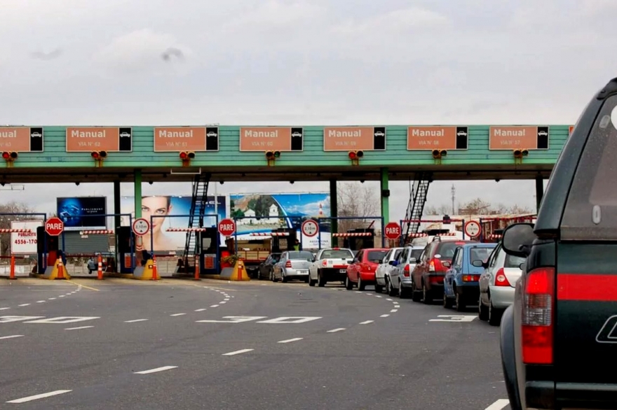 Un choque triple en la autopista La Plata – Buenos Aires provocó la muerte de un motociclista