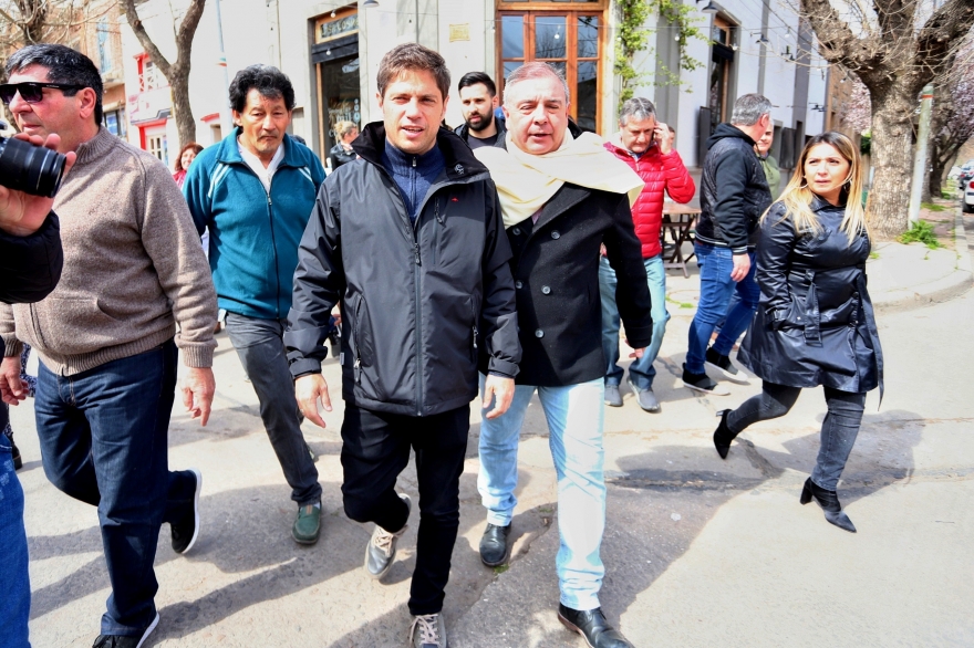 Kicillof visitó distritos gobernados por Cambiemos y prometió “atender todas las necesidades”