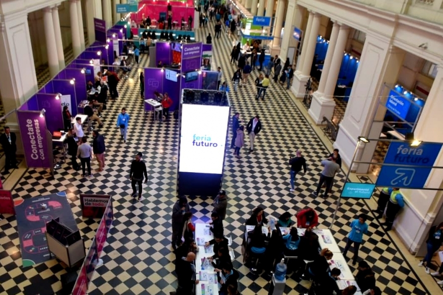 Walmart dice presente en Feria Futuro La Plata: reciben CVs y brindan capacitaciones