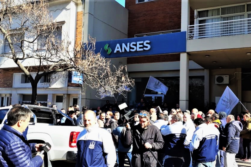Bahía Blanca: petroleros tomaron las oficinas de Anses para reclamar sus jubilaciones
