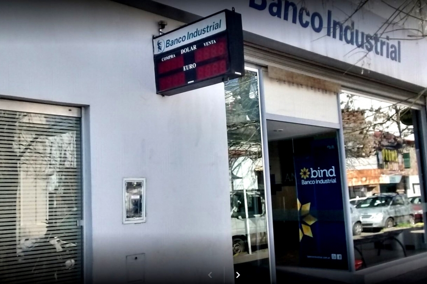 Mirá el video: golpe comando en un banco de La Plata con todos los clientes adentro