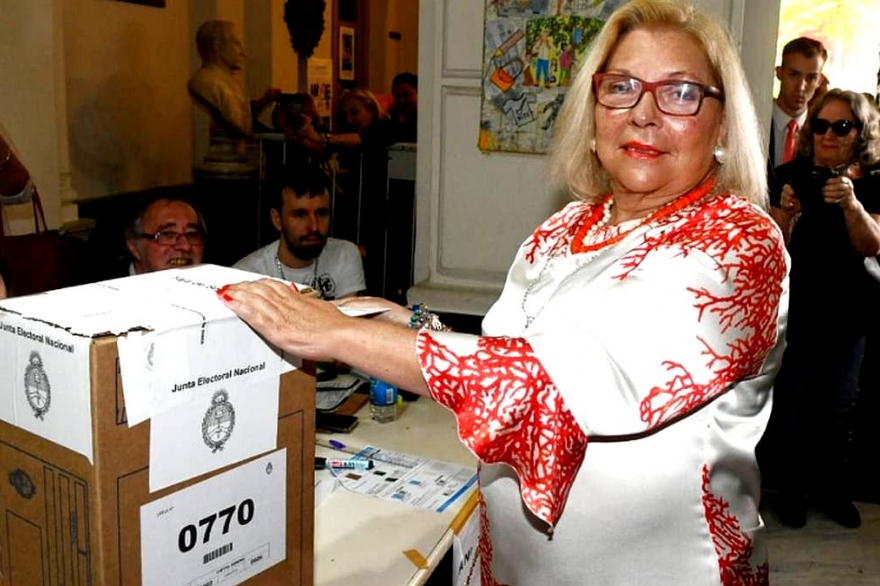 Fuera de la realidad: sin datos oficiales, Carrió salió a celebrar el triunfo en Nación y CABA