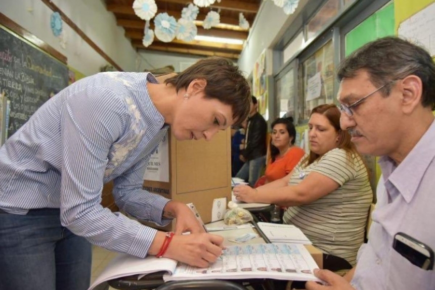 Así votó Mayra Mendoza en Quilmes y pidió “responsabilidad a las autoridades del distrito”