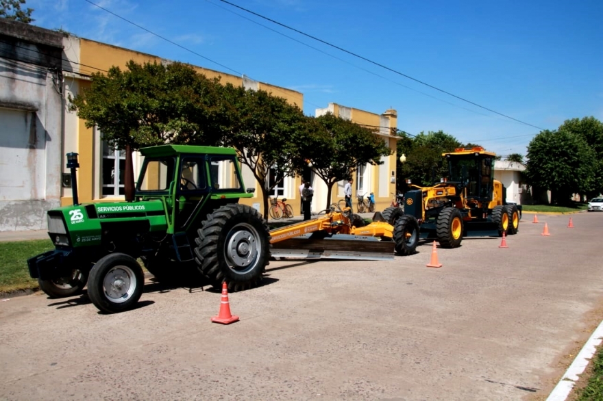 En 25 de Mayo se entregó maquinaria para el mantenimiento y mejora de caminos