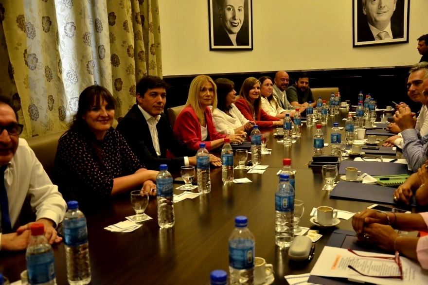 Tras reunirse con senadores, Magario anunció que habrá un bloque único del Frente de Todos