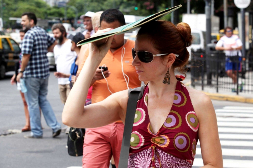 Atención niños y adultos mayores: mirá las recomendaciones para evitar un golpe de calor