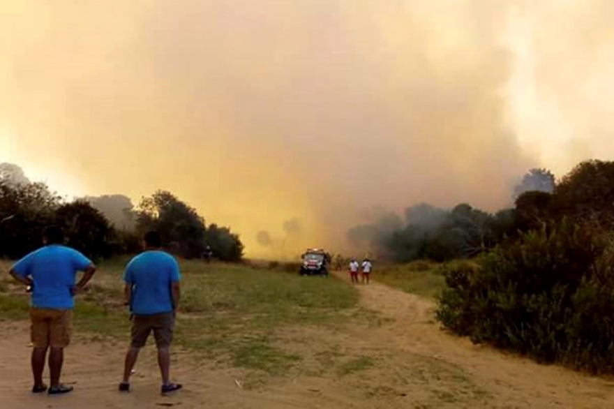 Sin respiro: un incendio descontrolado en Villa Gesell obligó a los vecinos a dejar sus casas