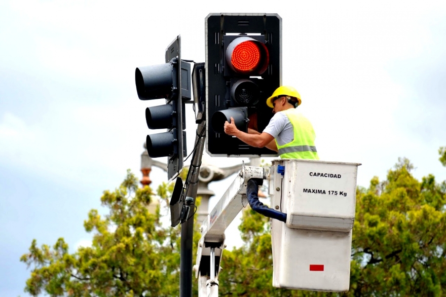 La Plata: el Municipio reemplazó casi 6 mil semáforos incandescentes por ópticas led