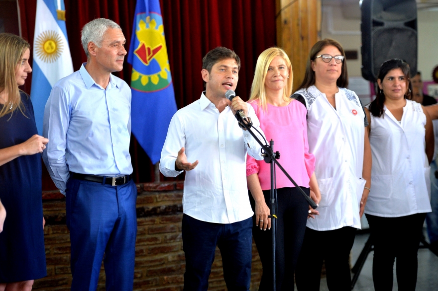 Tras el cierre de la paritaria, Kicillof dio inicio al ciclo lectivo en una escuela de Berisso