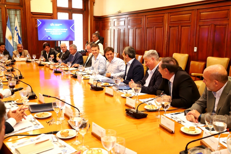 Kicillof y Costa se reunieron con dirigentes de la UIA para trabajar en el desarrollo industrial