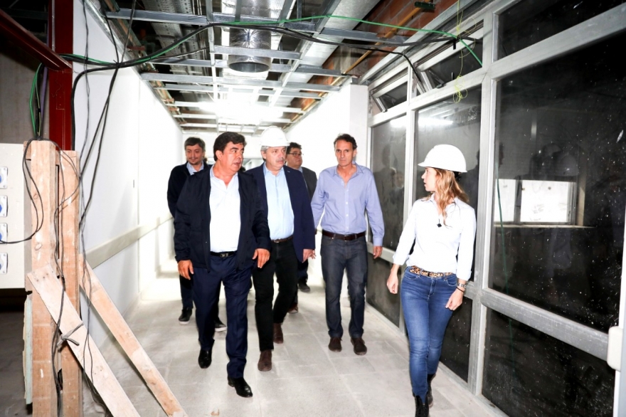 Alberto supervisó avance de las obras del Hospital René Favaloro junto a Espinoza