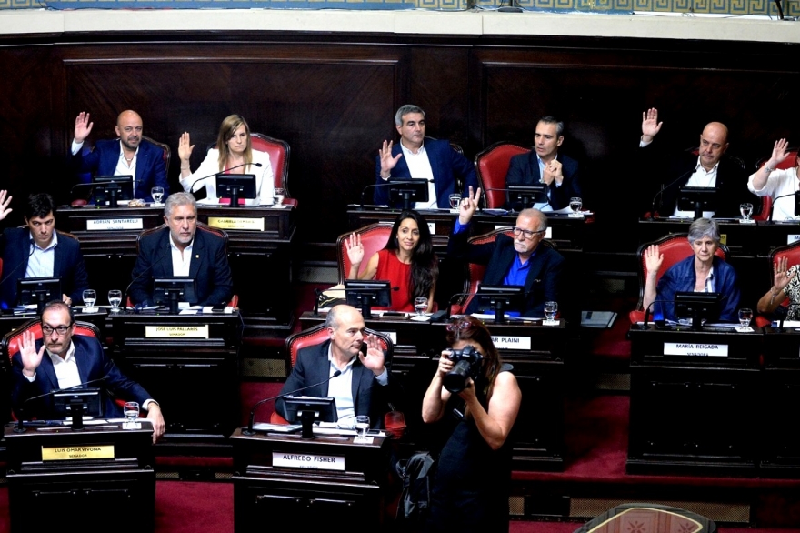 Senadores bonaerenses del Frente de Todos apoyaron la medida de Alberto de extender la cuarentena