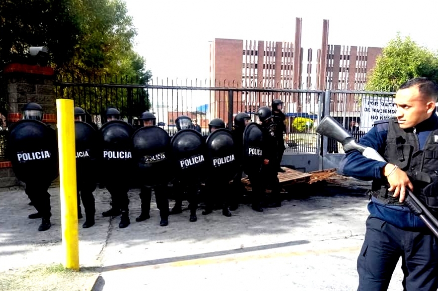 La policía bonaerense reprimió a trabajadores de Quilmes que reclamaban por pago de salarios