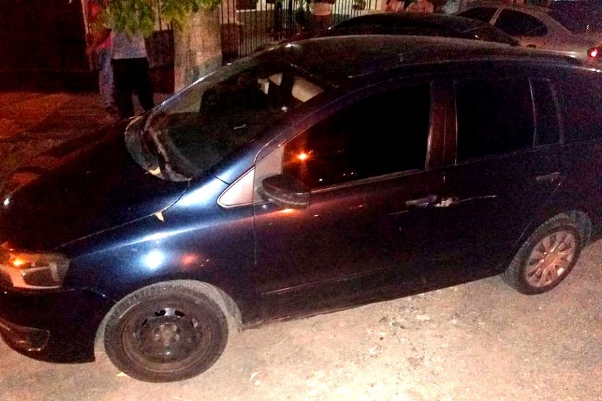La Plata: cinco delincuentes armados entraron a una casa, golpearon a sus ocupantes y se llevaron 30 mil pesos
