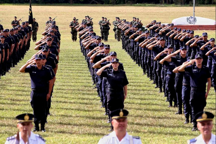 El gobierno bonaerense aseguró que garantiza la cobertura policial en los 135 distritos