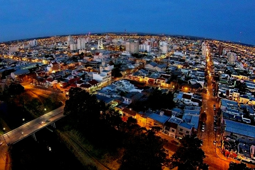 Cobraba peaje para que entren a Olavarría desde su patio: la agarraron infraganti