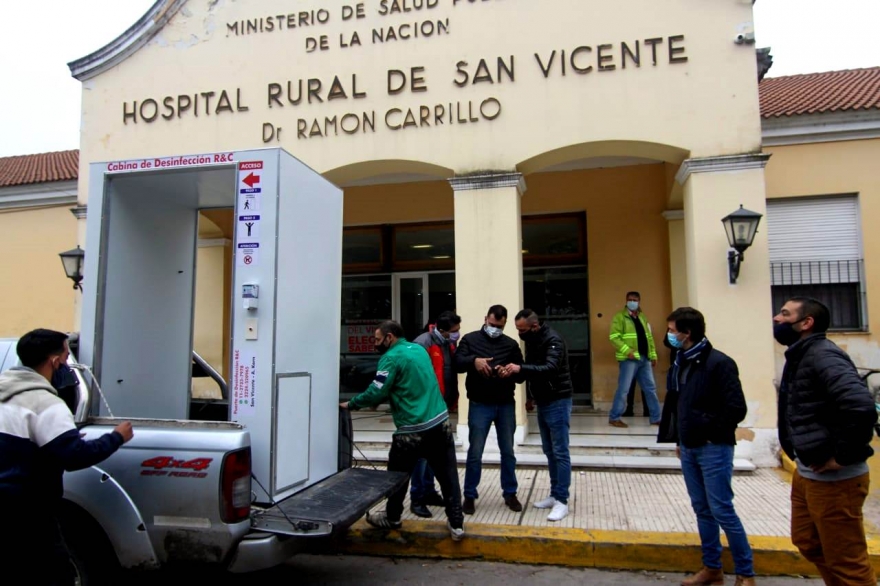 San Vicente: se montó una cabina de desinfección sobre el ingreso al Hospital Carrillo