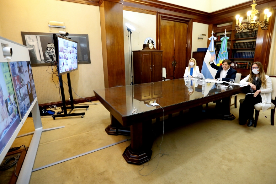 Kicillof conmemoró el Día de la Bandera junto a niños y niñas de los 135 municipios