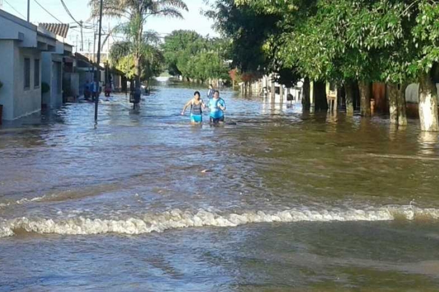 Tras inundaciones, el agua bajó pero sigue habiendo evacuados y continúa la preocupación por nuevas lluvias