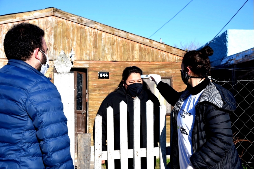 Con operativos en cuatro localidades, sigue la asistencia sanitaria y en barrios platenses