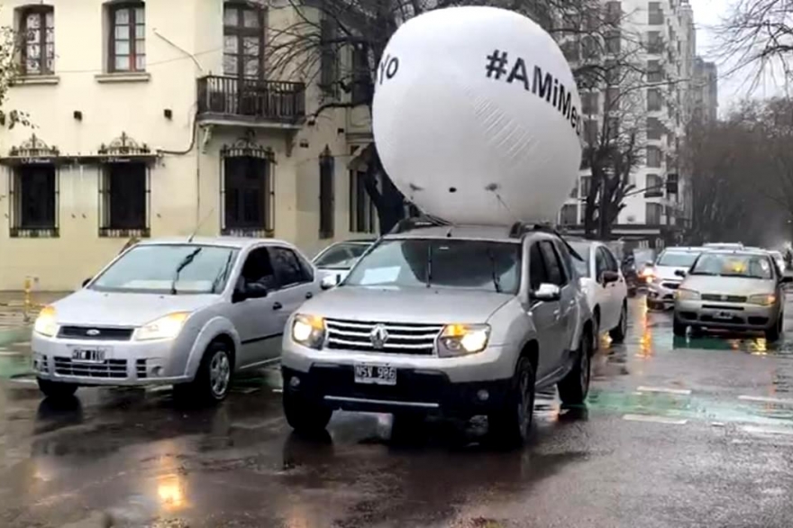 Duros cruces entre la Agremiación Médica Platense y IOMA: protestas y bocinazos