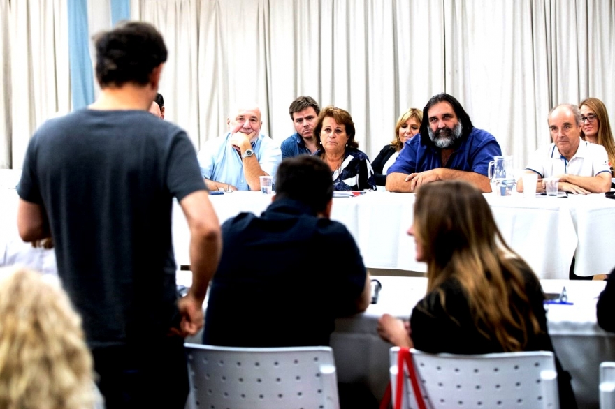 Tras reclamo gremial, Vila convocó a docentes bonaerenses a reanudar discusión salarial