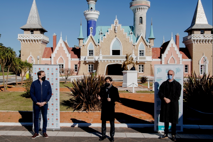 Kicillof se volvió a mostrar con intendente opositor: esta vez estuvo con Garro en La Plata