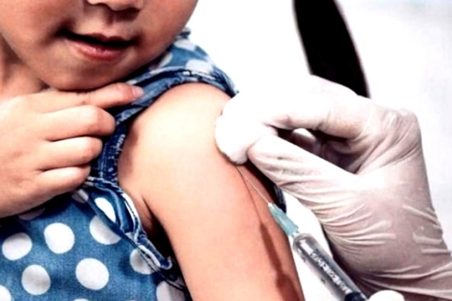 El gobierno bonaerense pide a los padres respetar calendario de vacunación durante