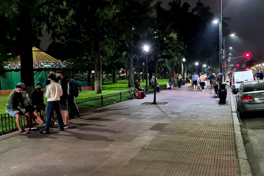 La Ciudad de Buenos Aires permitirá encuentros en espacios públicos, pero no en terrazas
