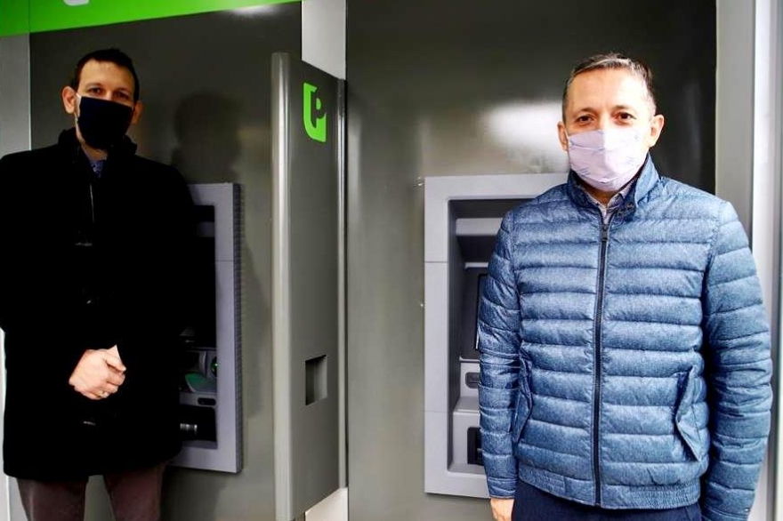 Esteban Echeverría: Gray y el titular del Banco Provincia inauguraron cajeros automáticos