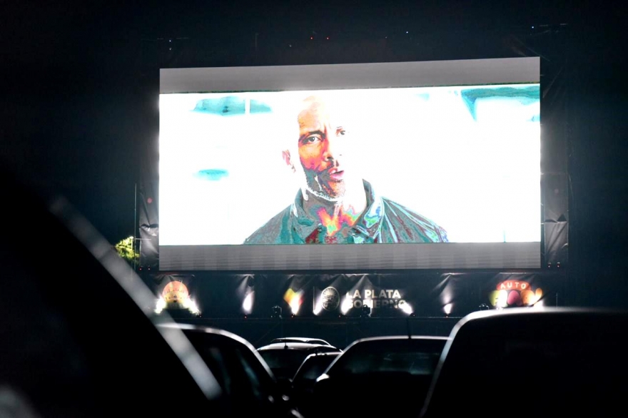 Con entradas agotadas, la República de los Niños tuvo su primer finde con el autocine