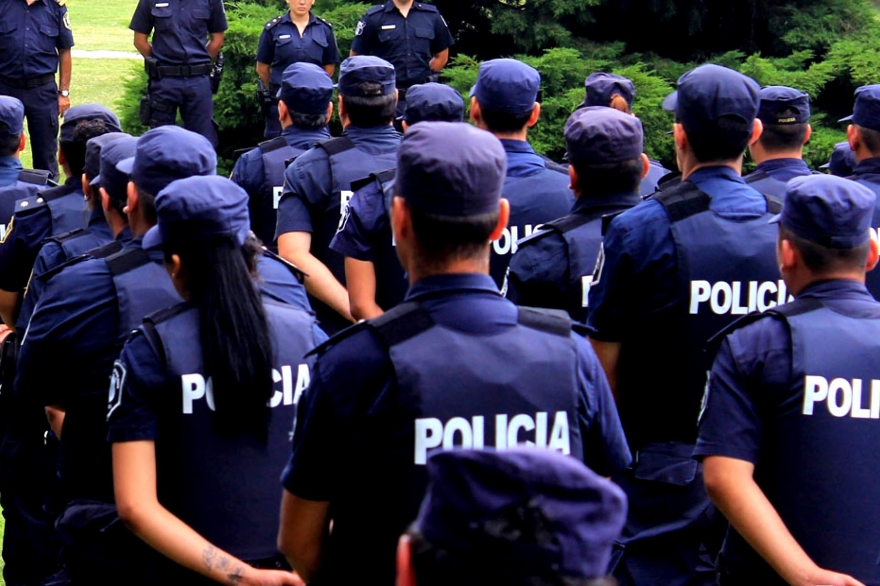 Tras las protestas con patrulleros, anunciaron aumento salarial para la policía bonaerense