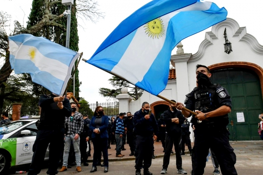 El viral de la semana: el policía Locomía