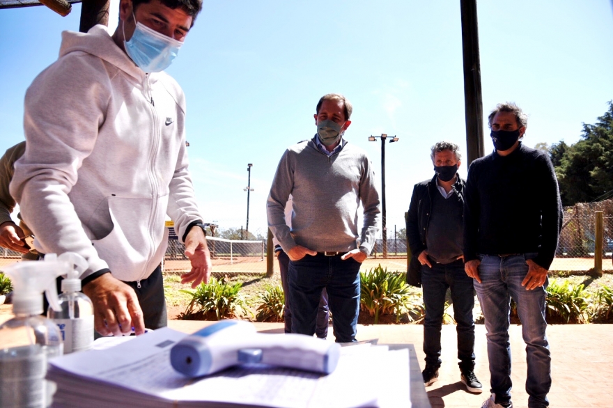 Garro y Mariano Zabaleta supervisaron la vuelta del tenis con protocolos en La Plata