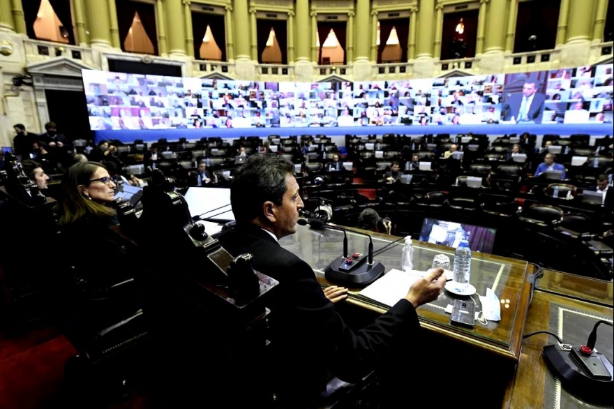 Escándalo en Diputados: un legislador se mostró en acto erótico en plena sesión virtual