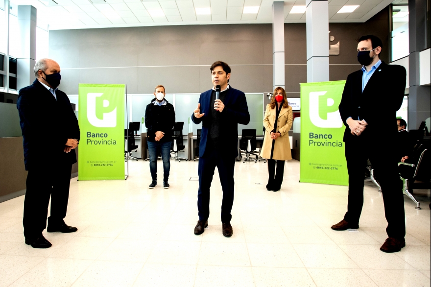 Kicillof en Ezeiza: inauguró un nuevo centro de salud y una sucursal del Banco Provincia