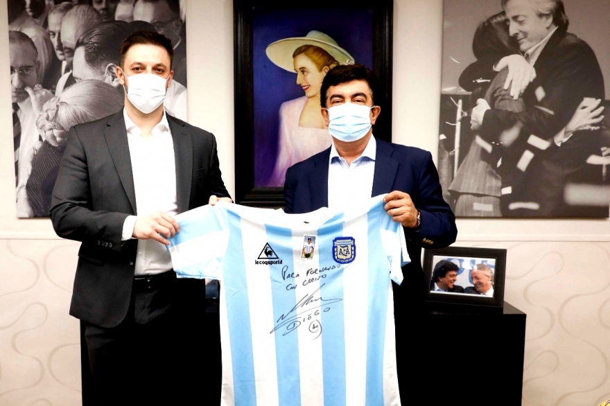 Maradona cumple: lanzará una red de acciones solidarias que empiezan en La Matanza