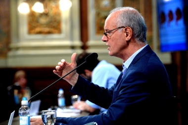 Gollan destacó que los casos en AMBA están en descenso por “octava semana consecutiva”