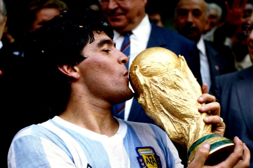 Los 60 del Diez: el legado, las polémicas de Maradona y los saludos por su cumpleaños
