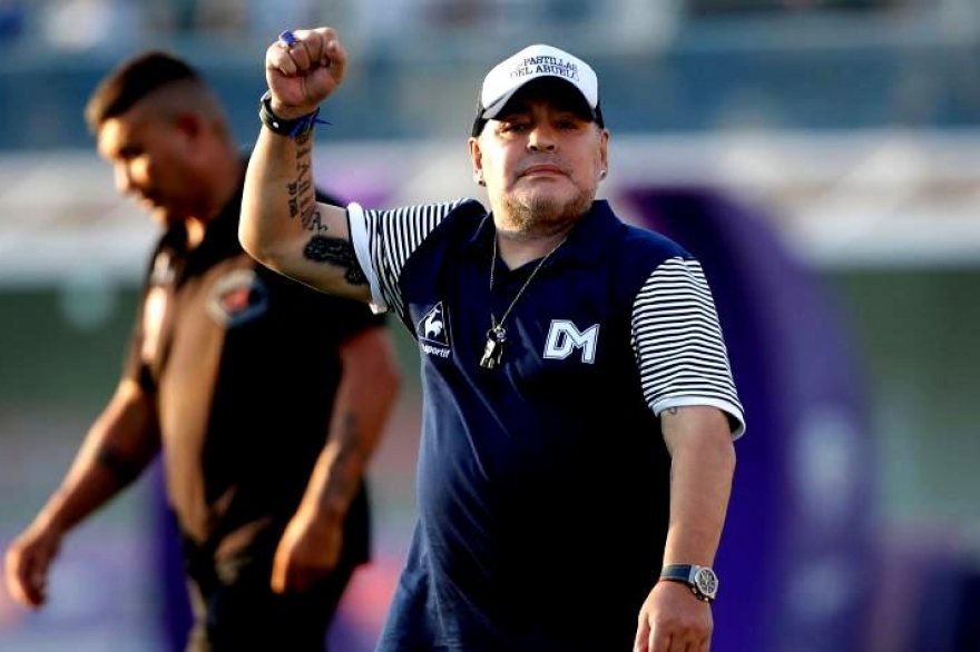 Cómo está Maradona tras la operación por su hematoma en la cabeza: reposo para el Diez