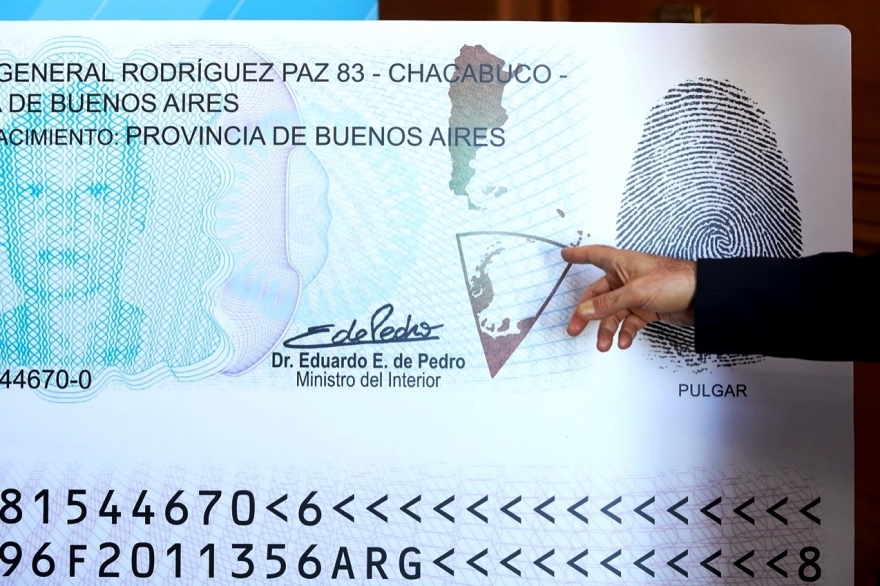 Presentaron el nuevo DNI que incluye una actualización del mapa bicontinental argentino