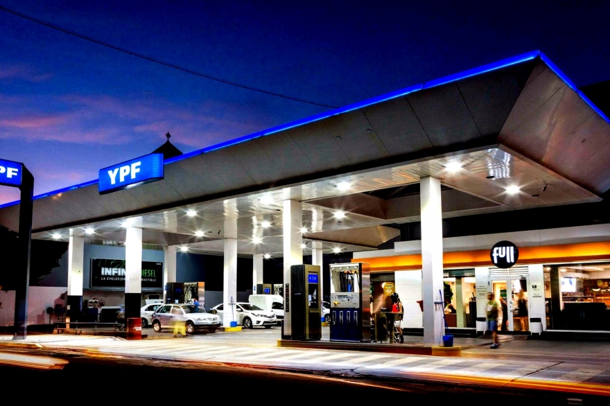 Cuarta suba consecutiva: YPF aumentó 2,5 el precio de los combustibles en todo el país