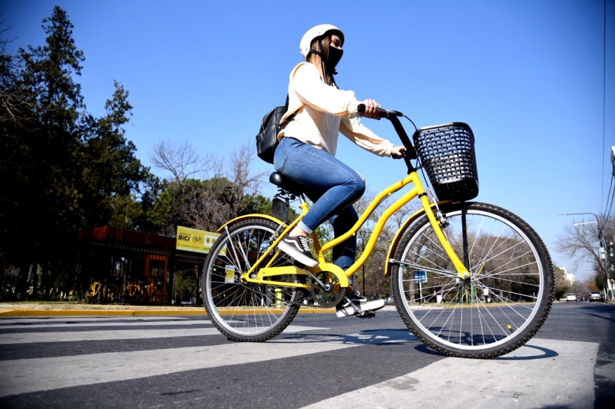 “Bicitando la Ciudad": La Plata invita a recorrer sus distintos circuitos turísticos en bicicleta