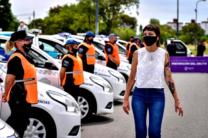 Mayra Mendoza entregó 10 patrulleros nuevos a la Policía Bonaerense de Quilmes