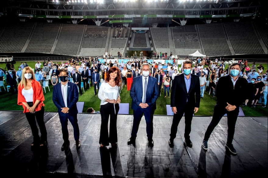 Kicillof, Alberto, Cristina y Magario cerraron el año desde el Estadio Único de La Plata