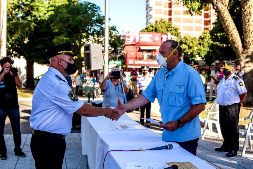 Berni y Alessandro encabezaron el aniversario 199 de la Policía de la Provincia en Salto