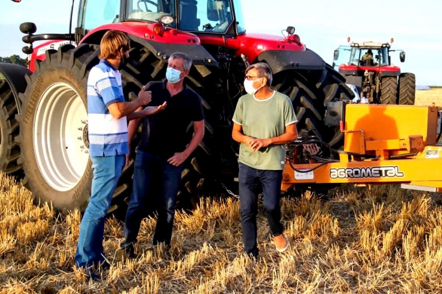 Monzó continúa con sus recorridas: visitó un campo de Rivadavia y se mostró con productores