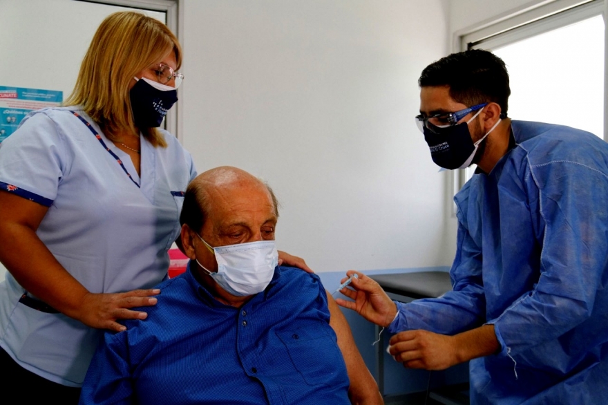 En Berazategui, Mussi fue el primer intendente mayor de 60 años en vacunarse