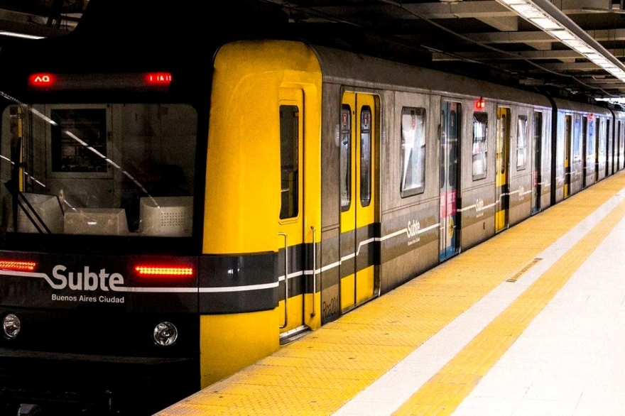 Alumnos y docentes de escuelas porteñas podrán viajar en el Subte